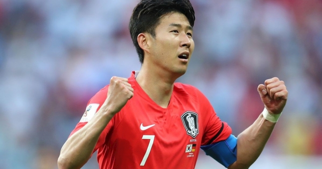 'Ronaldo châu Á' vượt mặt Ronaldo 'xịn'