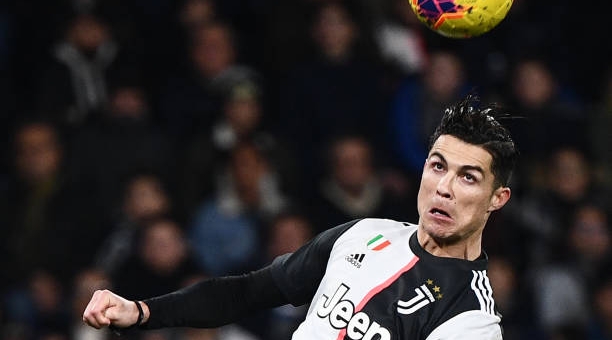 Ronaldo rực sáng đưa Juventus lên đầu bảng