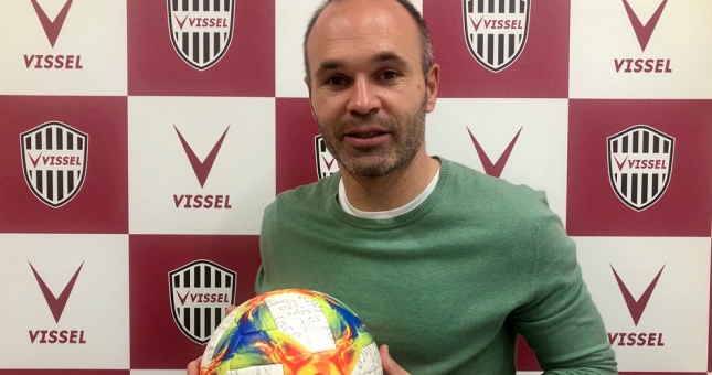 Iniesta tìm đường 'đào tẩu' khỏi Nhật Bản