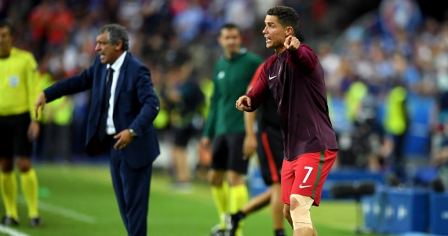 Ronaldo: 'Làm HLV, tôi sẽ dạy học trò rê bóng, sút và ghi bàn'