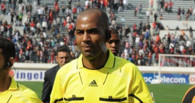 Thổi 4 quả penalty, trọng tài FIFA bị treo còi cả đời