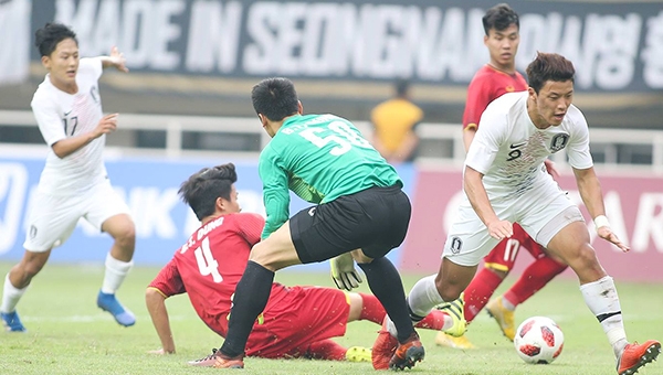 NÓNG: 'Hung thần' U19 VN Hwang Hee-Chan sắp cập bến NHA 