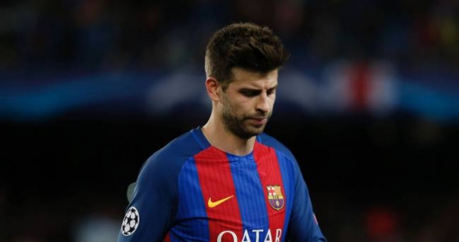 Mải mê kinh doanh, Pique bị Barca dằn mặt