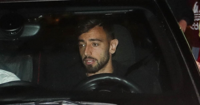 NÓNG: Bruno Fernandes kiểm tra y tế tại MU
