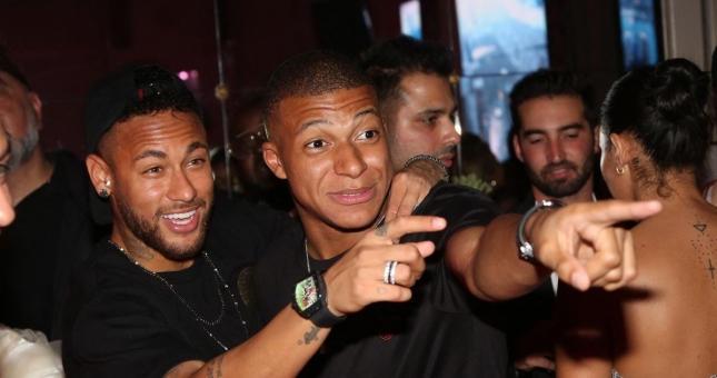 HLV Tuchel phật ý vì tiệc sinh nhật của Neymar