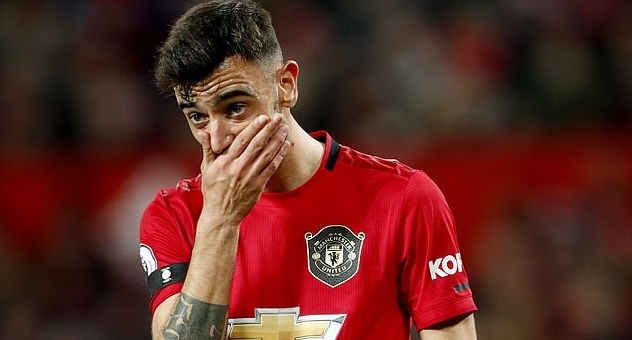 Ryan Giggs lo ngại cho vị trí của Bruno Fernandes