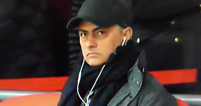 Mourinho bị cười nhạo vì lén lút đến Đức xem đá bóng