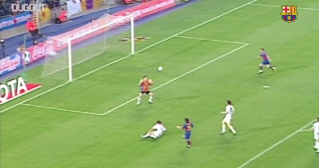 VIDEO: Ronaldinho giúp Messi có bàn thắng đầu tiên cho Barcelona 