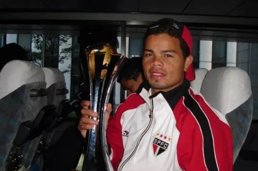 Sao Brazil bán HCV World Cup để lấy tiền mua cocaine