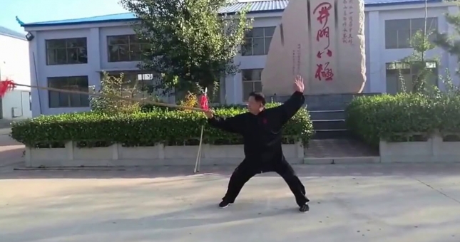 VIDEO: Sư phụ Bát Quái Chưởng bị học sinh MMA đánh bất tỉnh sau 10 giây