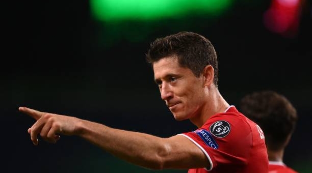 Vượt Messi, Lewandowski tiến sát kỉ lục của Ronaldo