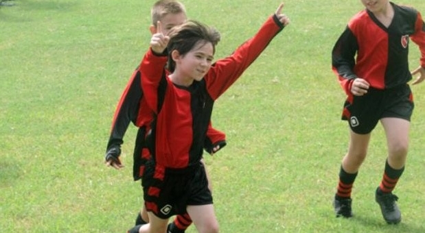 VIDEO: Cậu bé Messi khi chưa đến Barca tài năng cỡ nào?