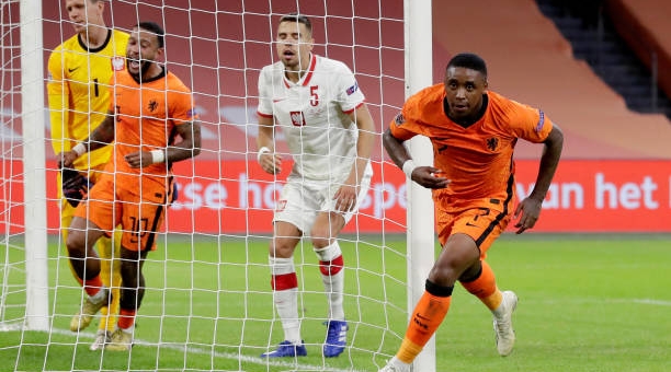 Sao Ngoại hạng tỏa sáng, Hà Lan thắng dễ Ba Lan