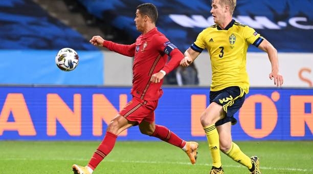 VIDEO: Ronaldo lập 2 siêu phẩm vào lưới ĐT Thụy Điển (9/2020)