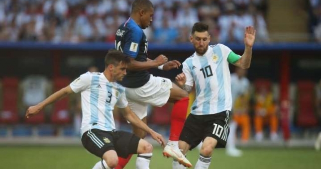 MU đón 'đàn em Messi' nhờ huyền thoại Van der Sar?