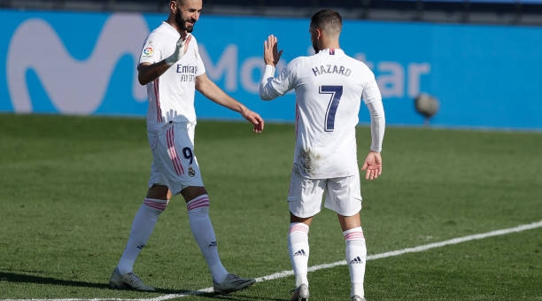 Song sát Benzema - Hazard đưa Real lên ngôi đầu La Liga