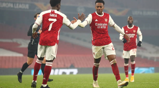 Đối thủ sai lầm, Arsenal ngược dòng thắng mãn nhãn