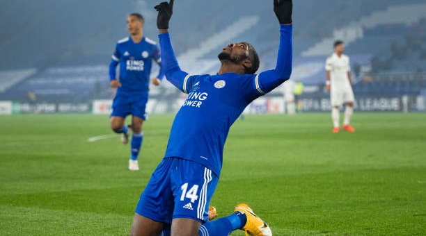 Leicester độc chiếm ngôi đầu sau trận đại thắng