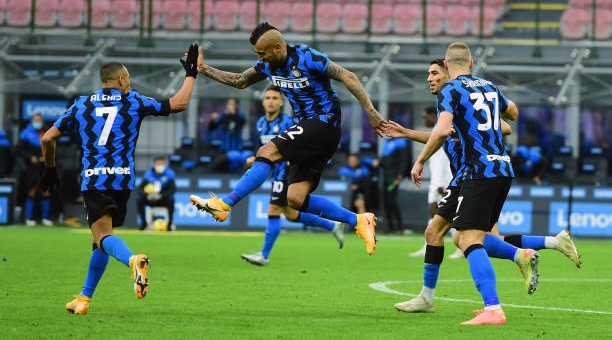 Inter ngược dòng ngoạn mục nhờ bộ đôi Sanchez - Lukaku