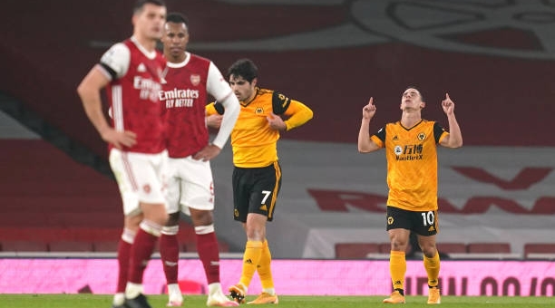 Huyền thoại MU mỉa mai: 'Arsenal có lẽ sẽ trụ hạng'