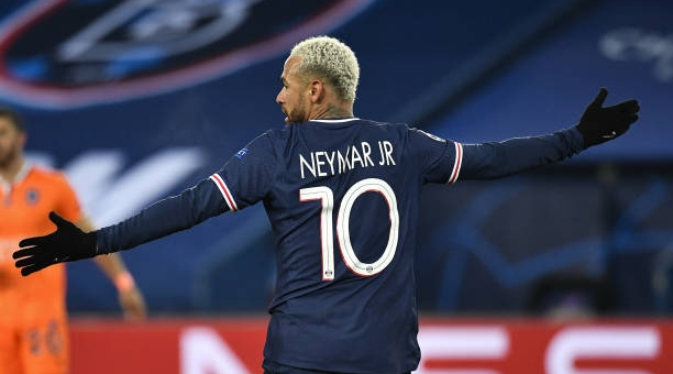 Neymar lập hat-trick, PSG chiếm ngôi nhất bảng