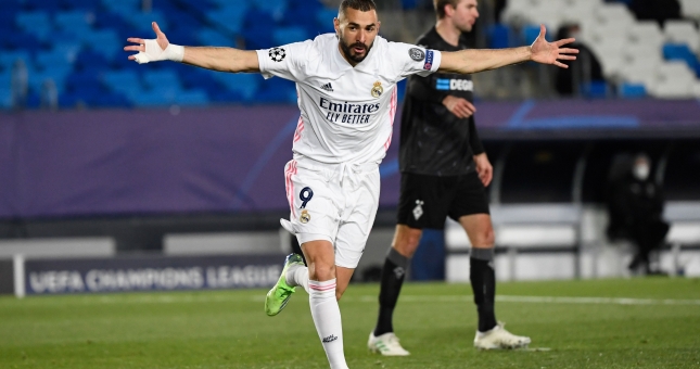 'Cỗ xe F1' Benzema đưa Real Madrid vượt qua vòng bảng