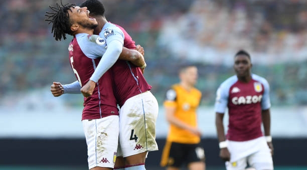 Aston Villa giành chiến thắng kịch tính trên sân của Wolves
