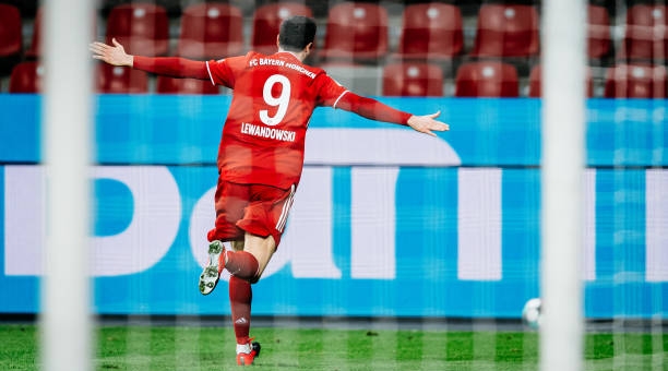 'The Best' Lewandowski giải cứu Bayern trên sân khách