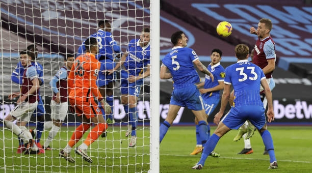 West Ham thoát thua dù 2 lần bị dẫn trước