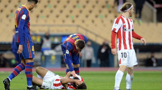 Đánh gục đối thủ, Messi đối diện án phạt nặng