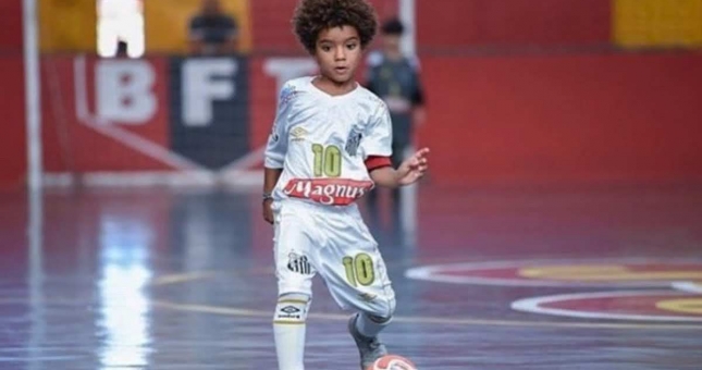 Thần đồng 8 tuổi phá vỡ kỷ lục của Messi và Neymar