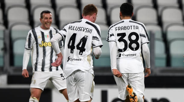 Juve vào bán kết Coppa Italia bằng chiến thắng 4 sao