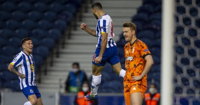 Ronaldo nhạt nhòa, Juve phơi áo trên sân khách