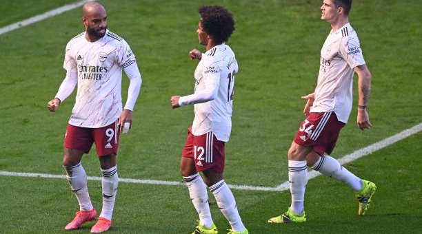 Arsenal ngược dòng đánh bại Leicester