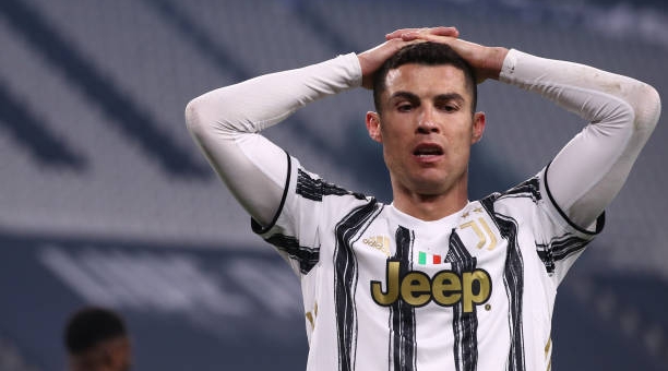 Ronaldo bị chỉ trích là 'tội đồ' khiến Juve bị loại
