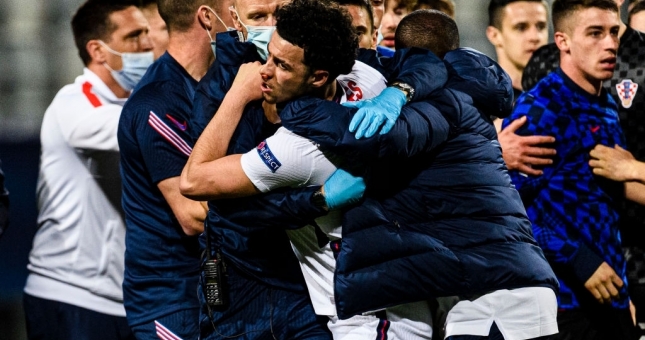 Sao Liverpool đánh đối thủ dù thắng trận