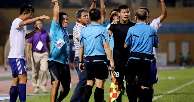 V-League 2017 tiếp tục gặp rắc rối về vấn đề trọng tài