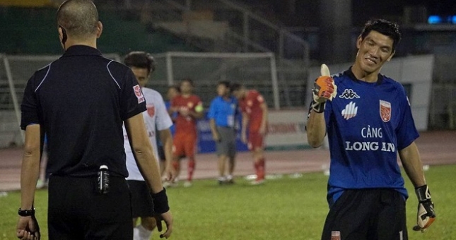 Chủ tịch VPF lên tiếng về hành động phản cảm của cầu thủ Long An