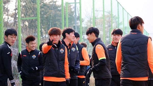 Gangwon FC bất ngờ thua thảm đội bóng 'chiếu dưới'