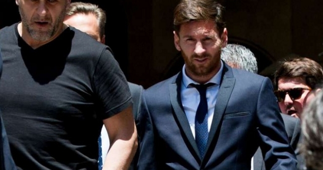 Chính phủ Argentina bất ngờ theo dõi Messi