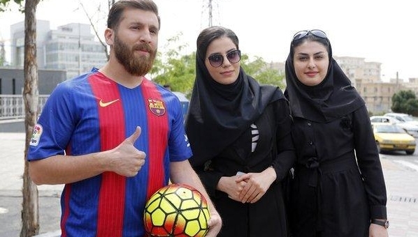‘Messi Iran’ bị bắt giữ vì quá giống thần tượng