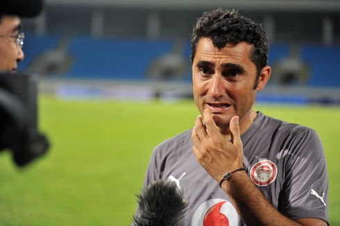 Tân HLV Barca từng 'nếm trái đắng' tại Việt Nam