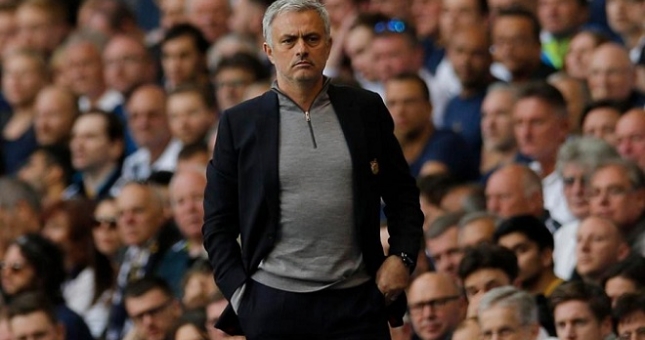 Trụ cột Chelsea chính thức lên tiếng trước đề nghị của M.U