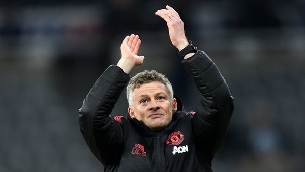Solskjaer san bằng kỷ lục tồn tại 72 năm của MU