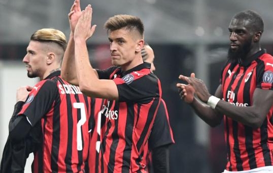 Thắng Napoli 2-0, AC Milan vào bán kết Coppa Italia