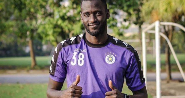 Hà Nội FC chính thức chia tay cầu thủ đầu tiên