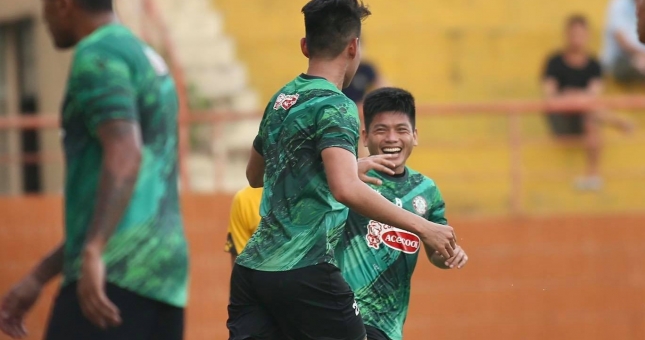 Bùi Tiến Dũng dự bị trong trận thắng của CLB TPHCM