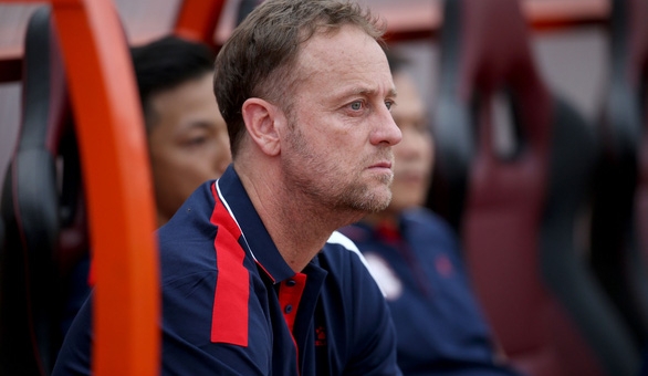 HLV Polking thua đau ở phút bù giờ trước tân binh V-League