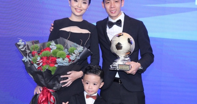 Vợ Văn Quyết: 'Chồng tôi giành Quả bóng Vàng hoàn toàn xứng đáng'