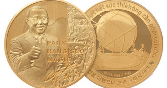 Kỷ niệm chương cho HLV Park trị giá 33 triệu đồng